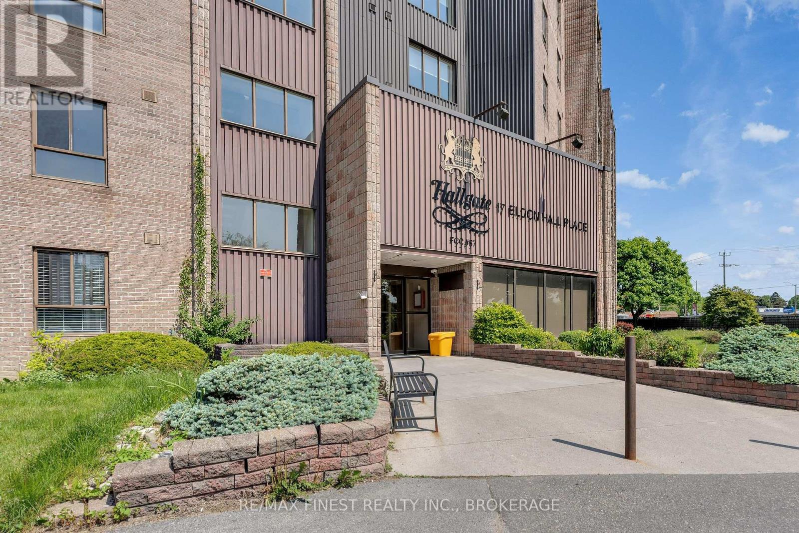 301 – 17 ELDON HALL PLACE,Kingston (Central City West),,