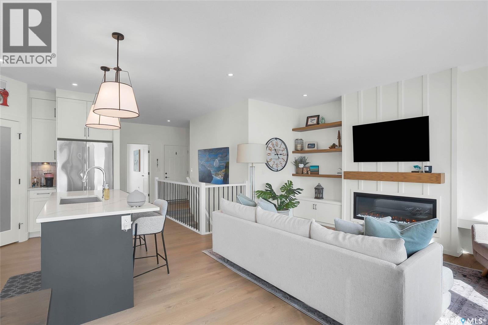 #9 437 PALMER CRESCENT - 15