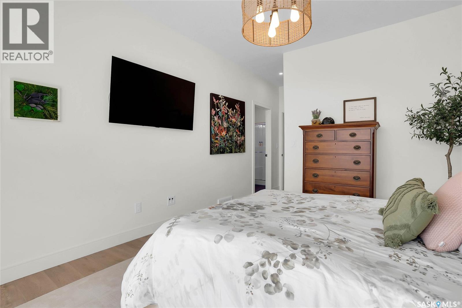 #9 437 PALMER CRESCENT - 21