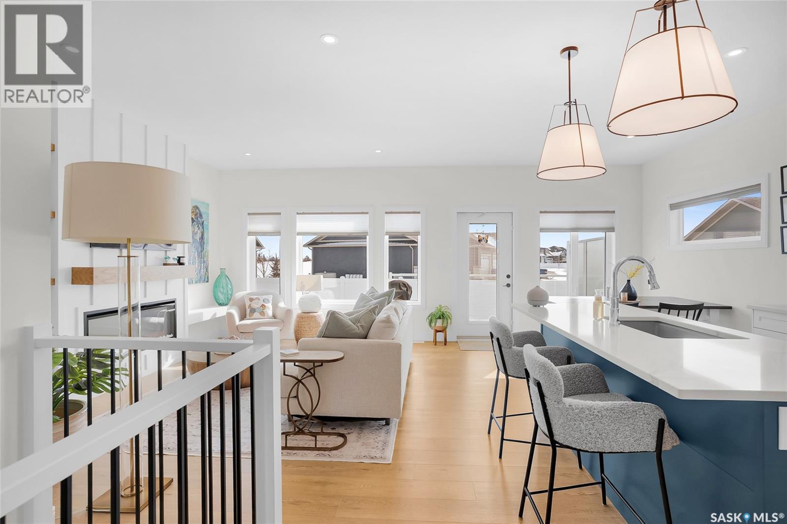 #9 437 PALMER CRESCENT - 5