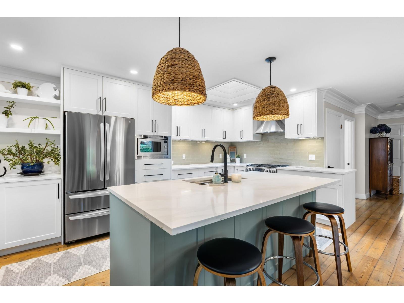 14015 MARINE DRIVE, White Rock