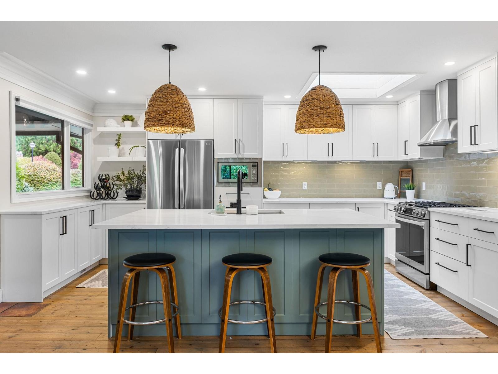 14015 MARINE DRIVE, White Rock