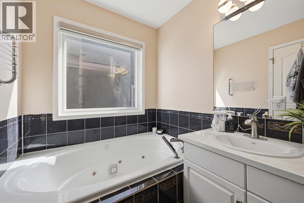 Single Family House Bi-level for Sale in  Hidden Valley Drive NW Hidden Valley Calgary 