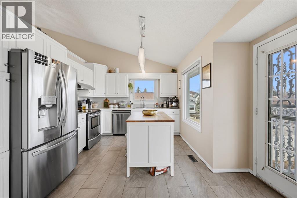 Single Family House Bi-level for Sale in  Hidden Valley Drive NW Hidden Valley Calgary 