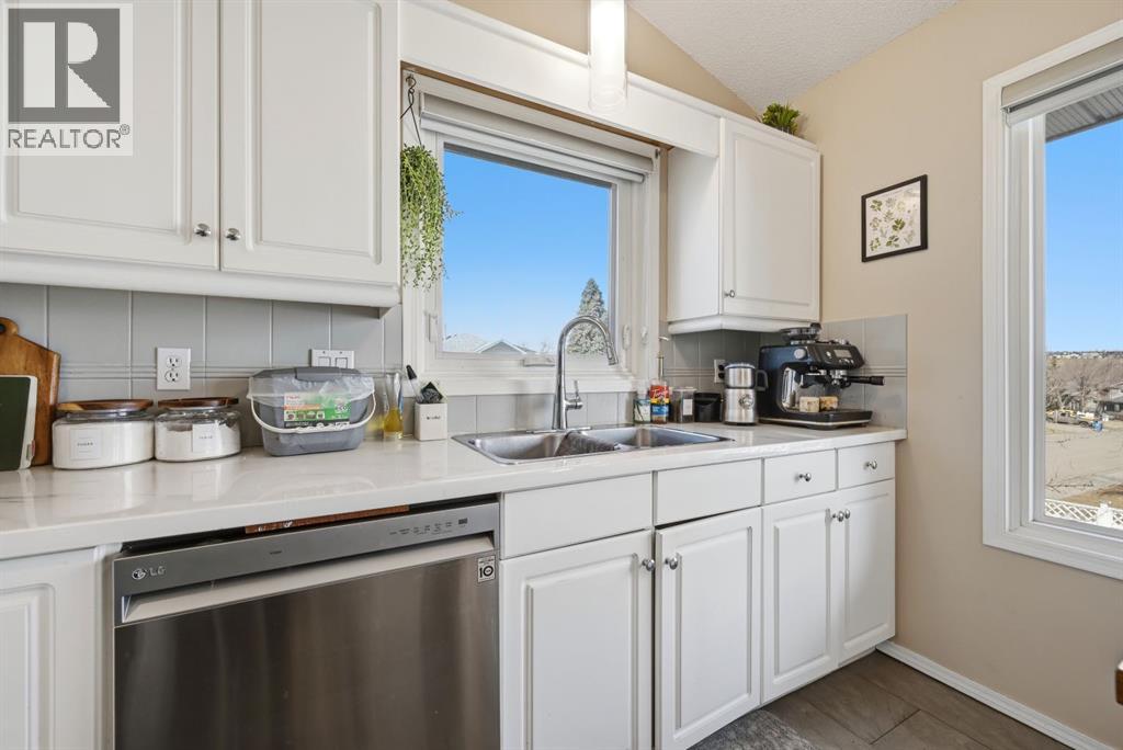 Single Family House Bi-level for Sale in  Hidden Valley Drive NW Hidden Valley Calgary 