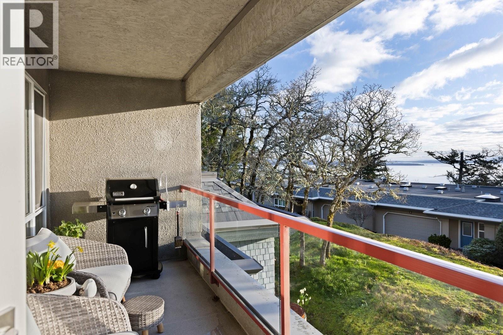 406 940 Boulderwood Rise, Saanich