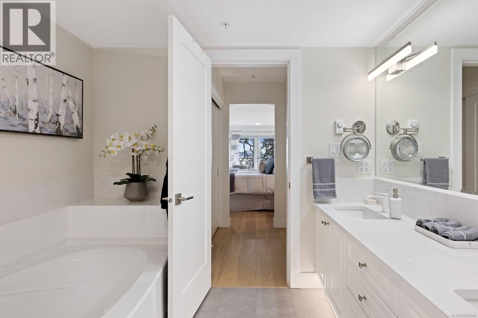 406 940 Boulderwood Rise, Saanich