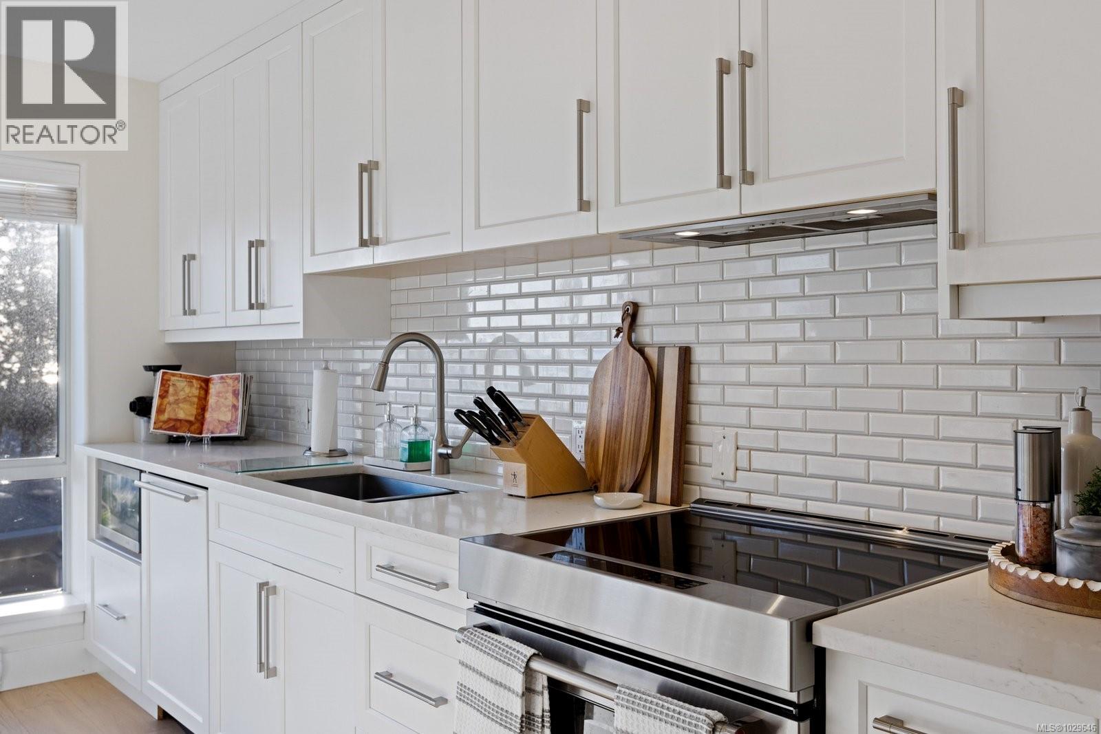 406 940 Boulderwood Rise, Saanich