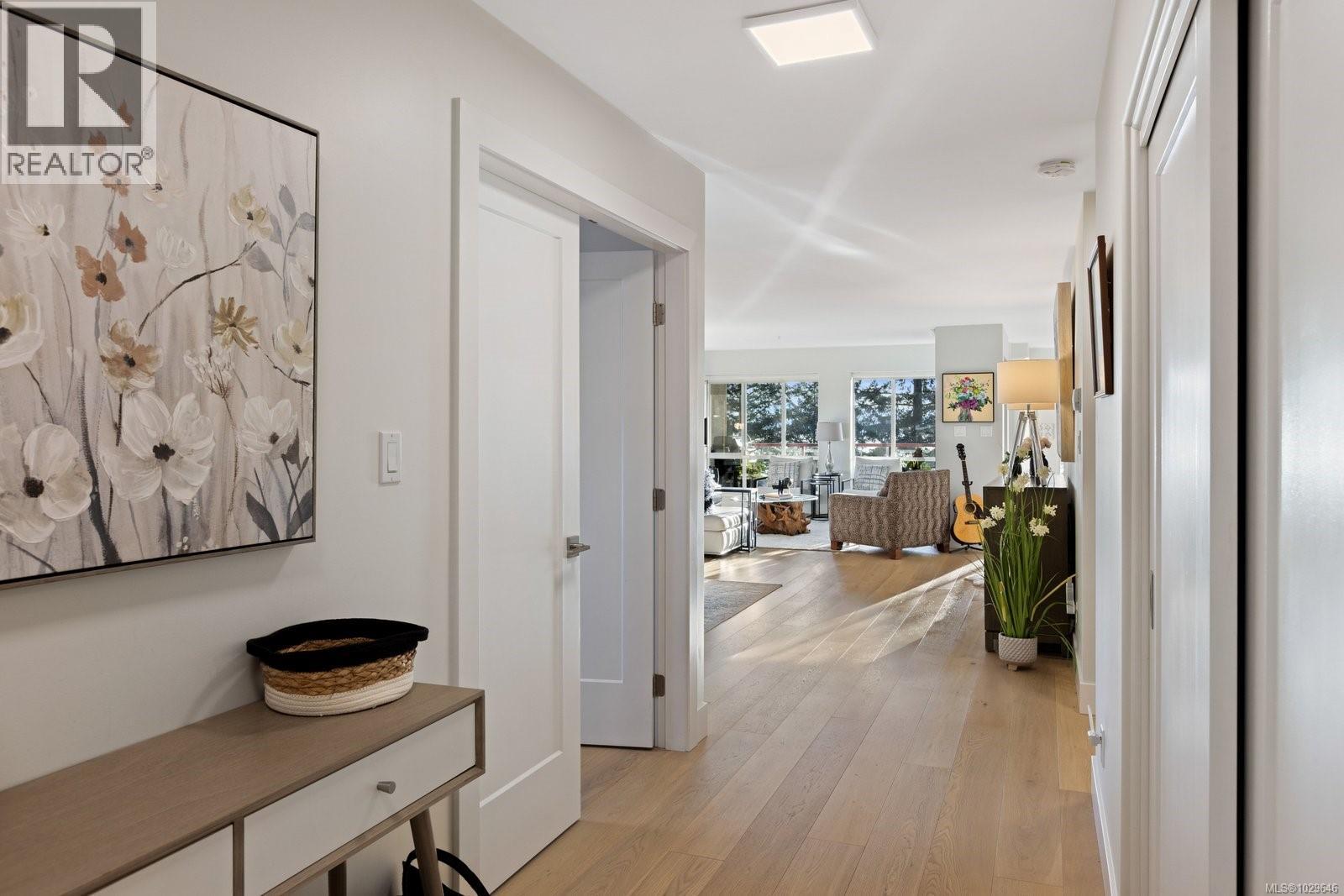 406 940 Boulderwood Rise, Saanich