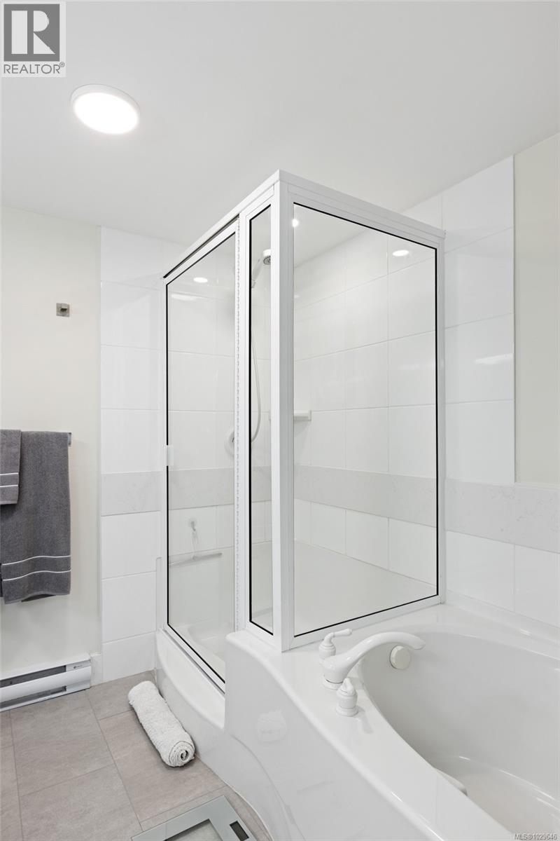 406 940 Boulderwood Rise, Saanich