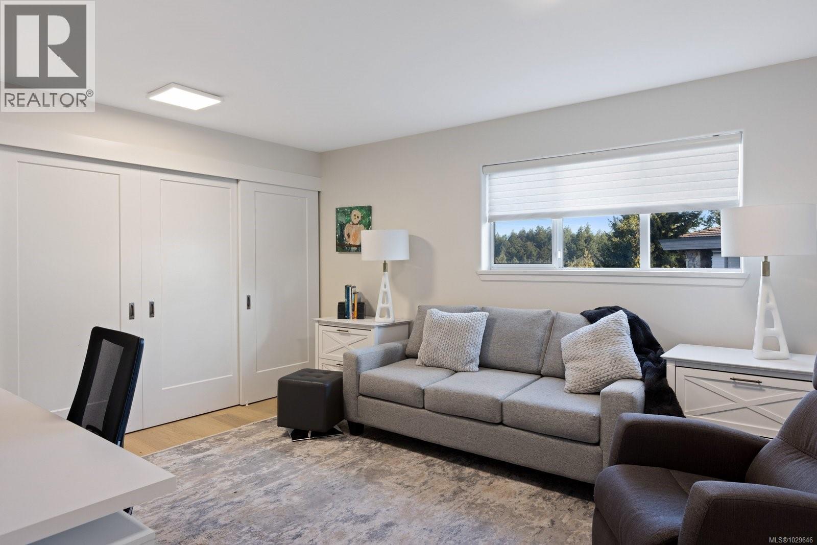 406 940 Boulderwood Rise, Saanich