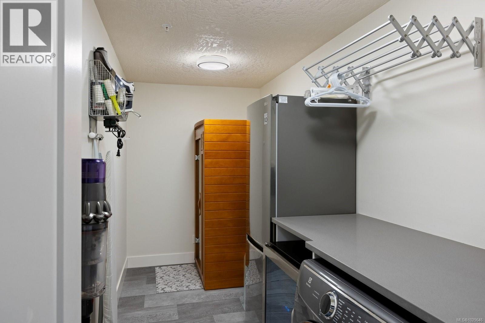 406 940 Boulderwood Rise, Saanich