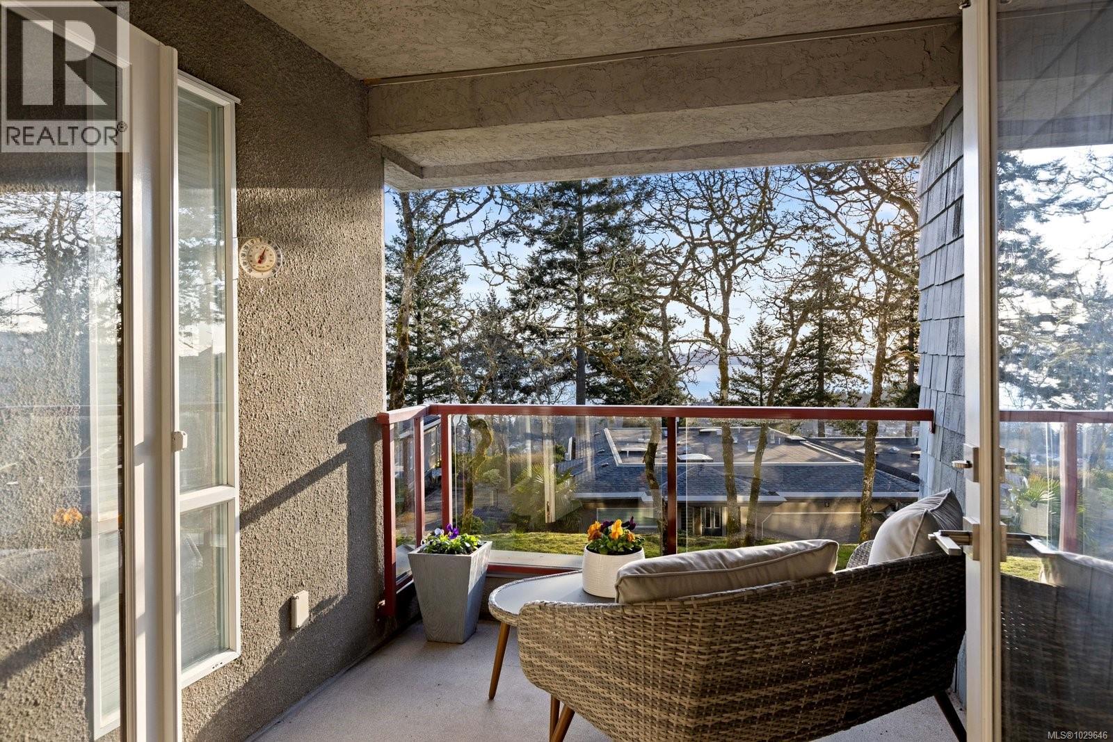 406 940 Boulderwood Rise, Saanich