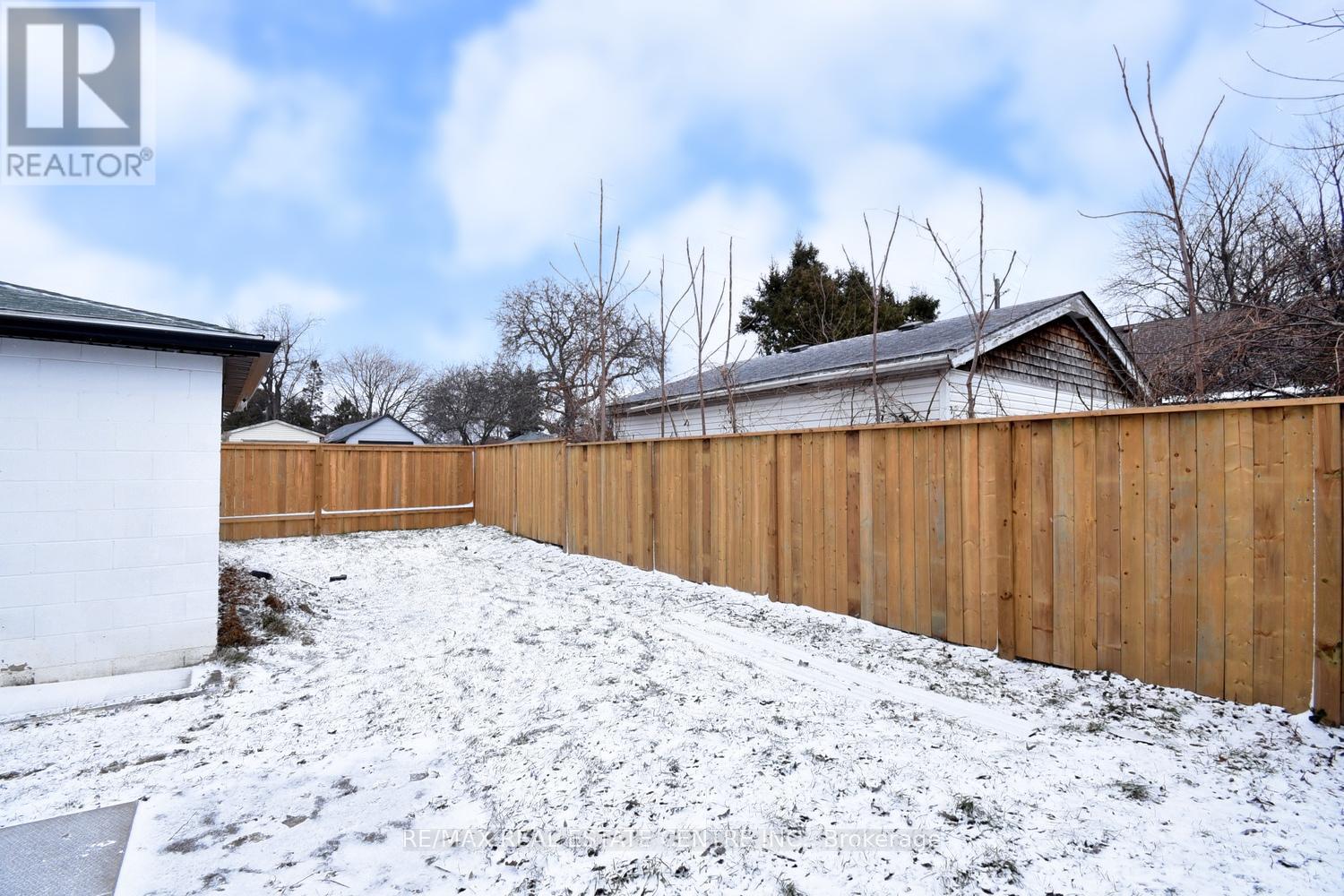 215 WALTER AVENUE S - 28