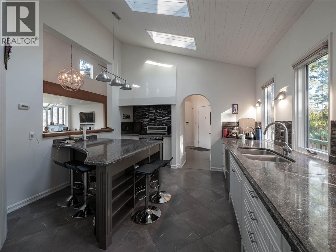 313 SKYLINE DRIVE, Gibsons