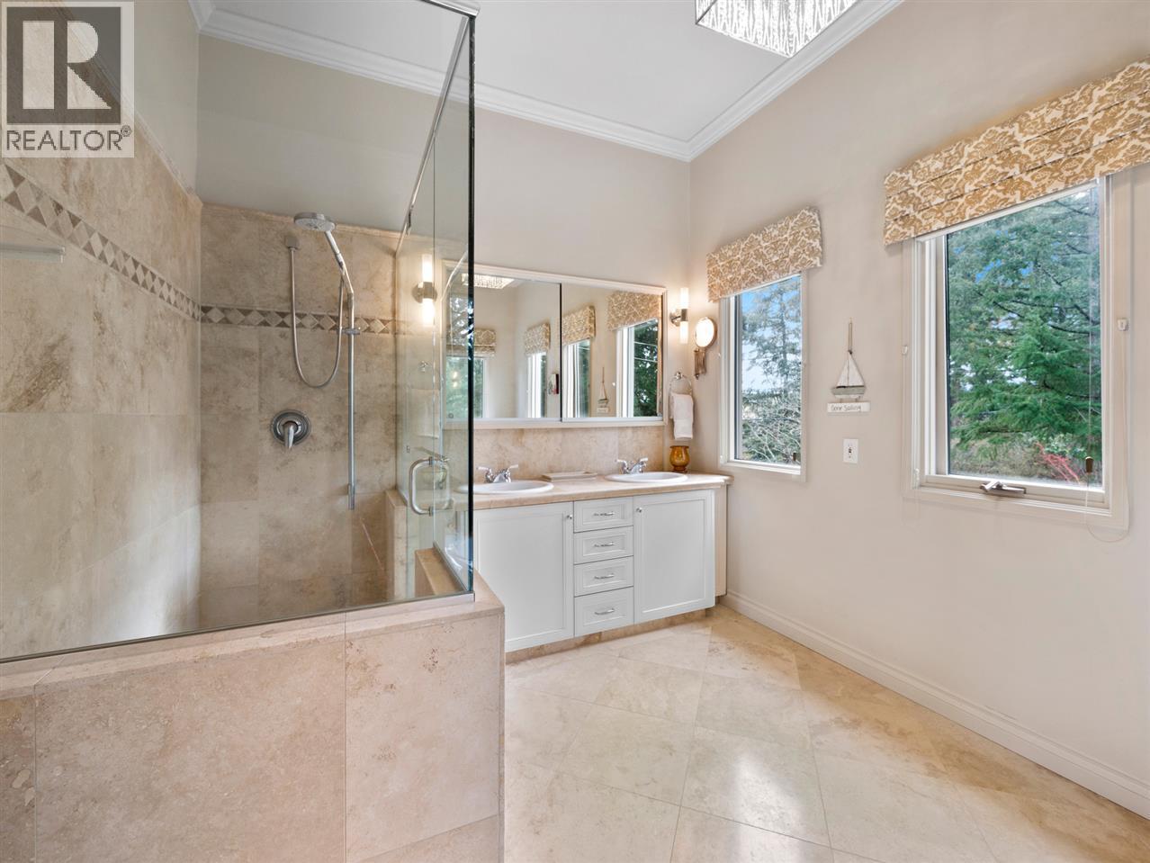 313 SKYLINE DRIVE, Gibsons