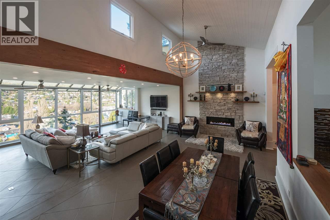 313 SKYLINE DRIVE, Gibsons