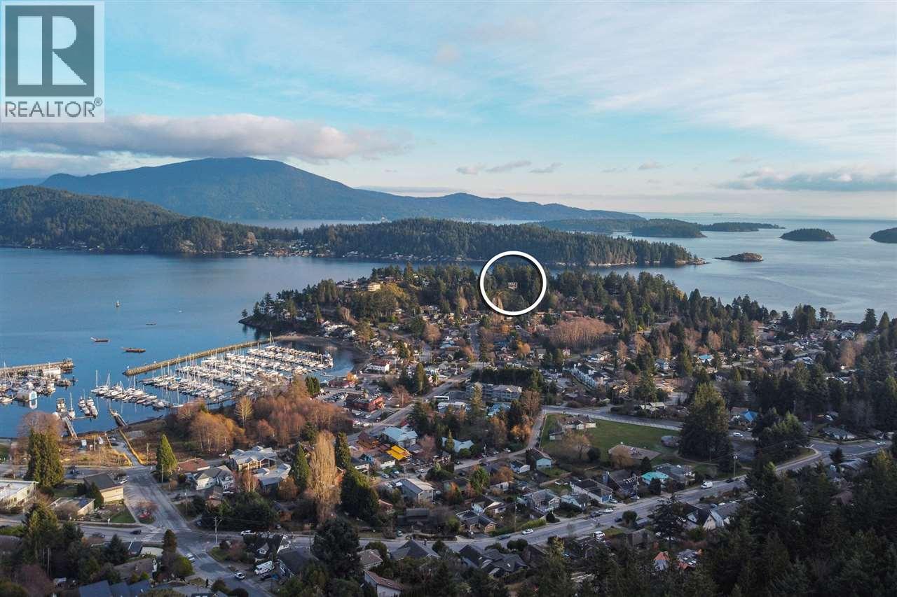 313 SKYLINE DRIVE, Gibsons