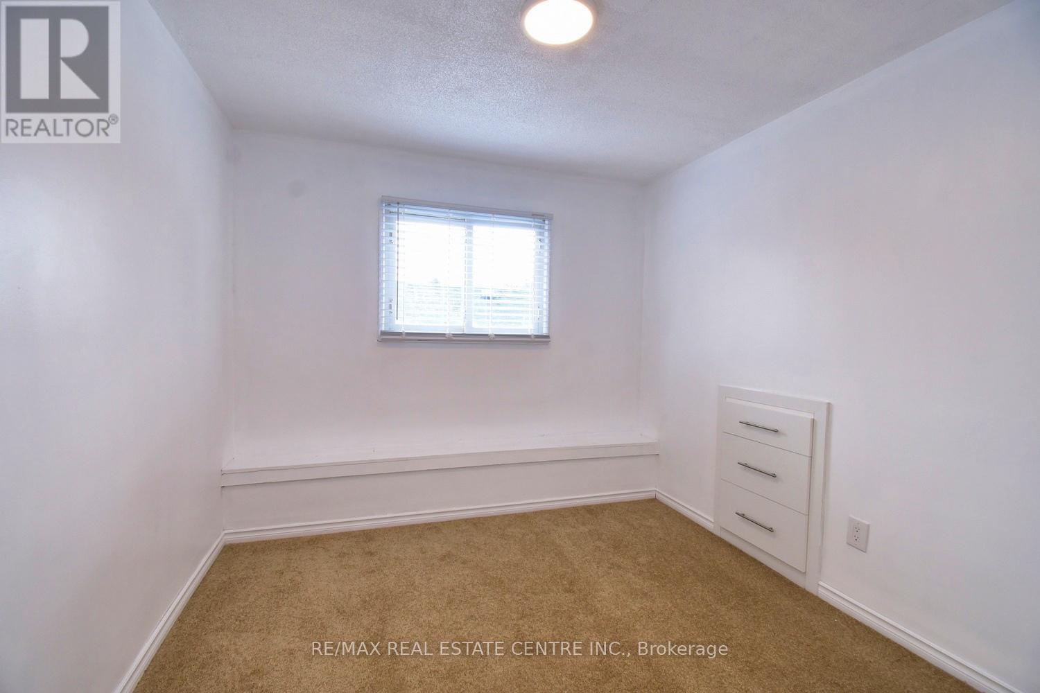 215 WALTER AVENUE S - 13