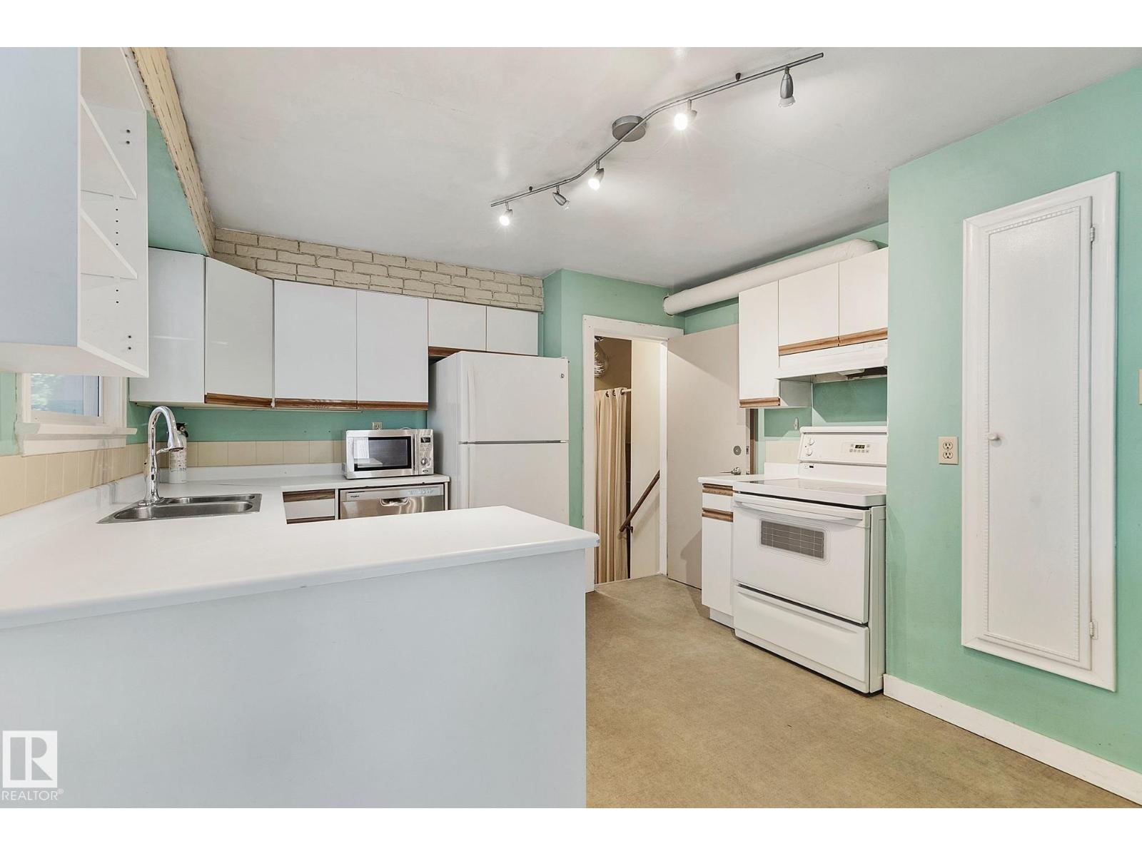 13915 102 AV NW, Edmonton