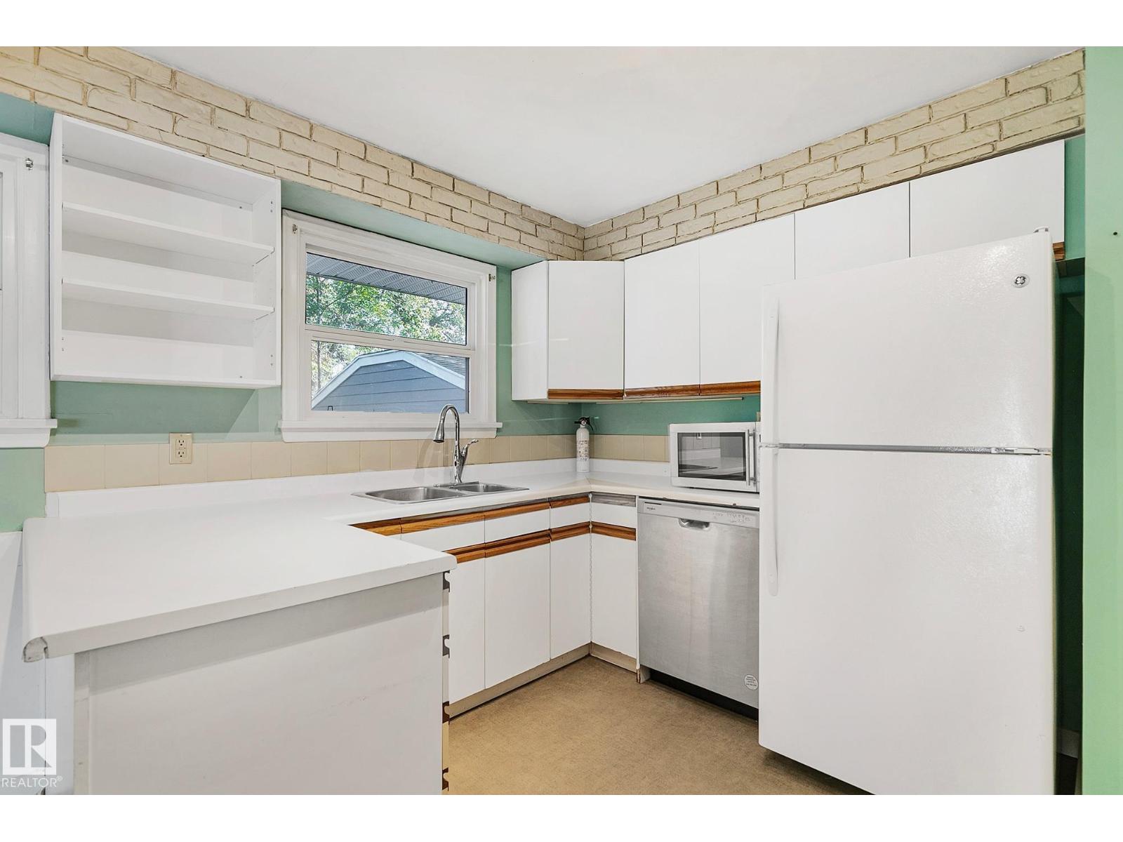 13915 102 AV NW, Edmonton