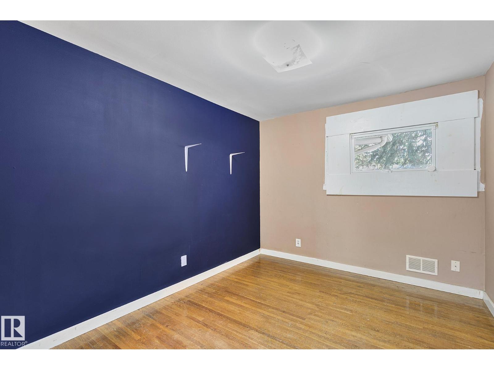 13915 102 AV NW, Edmonton