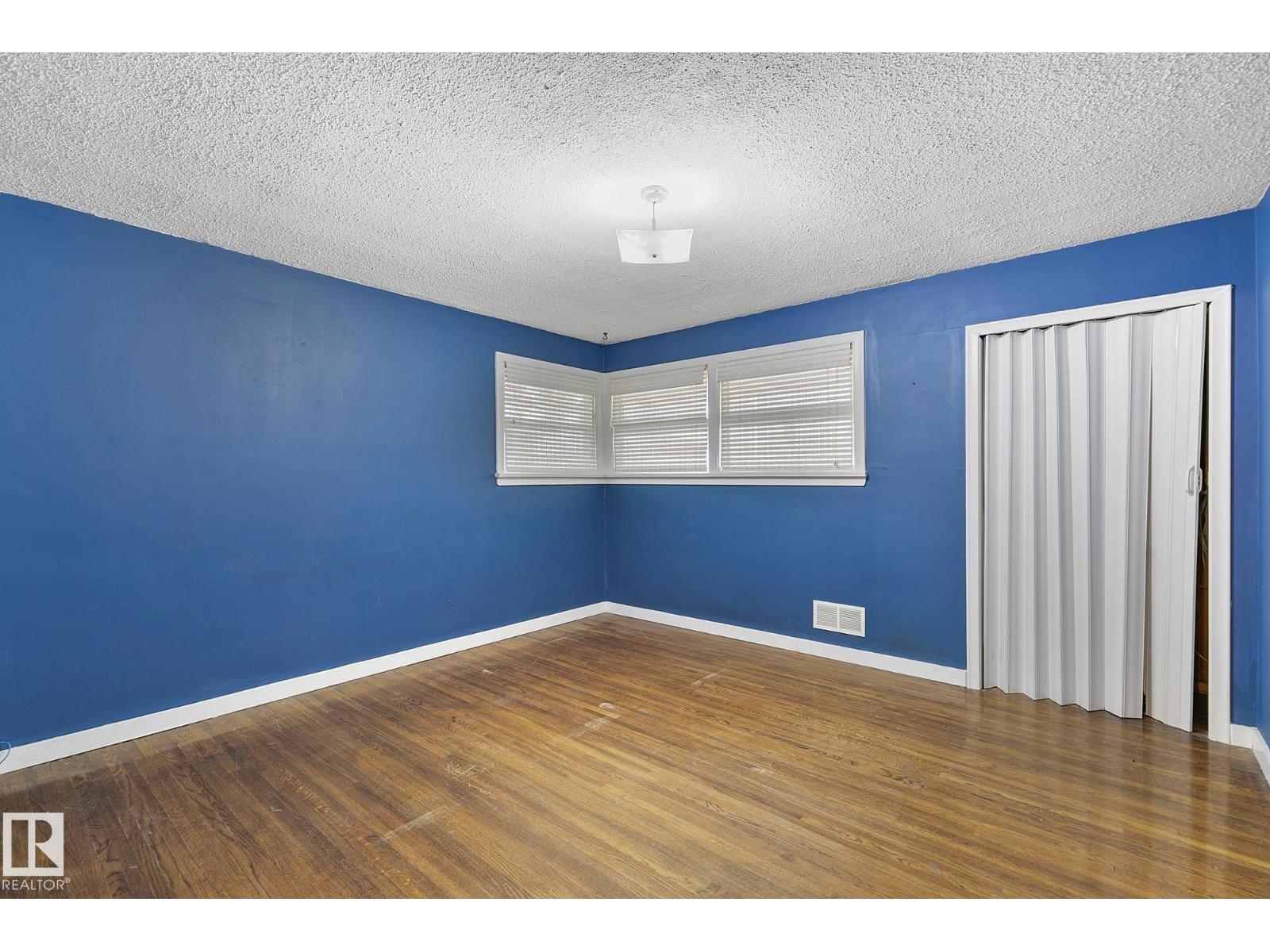 13915 102 AV NW, Edmonton