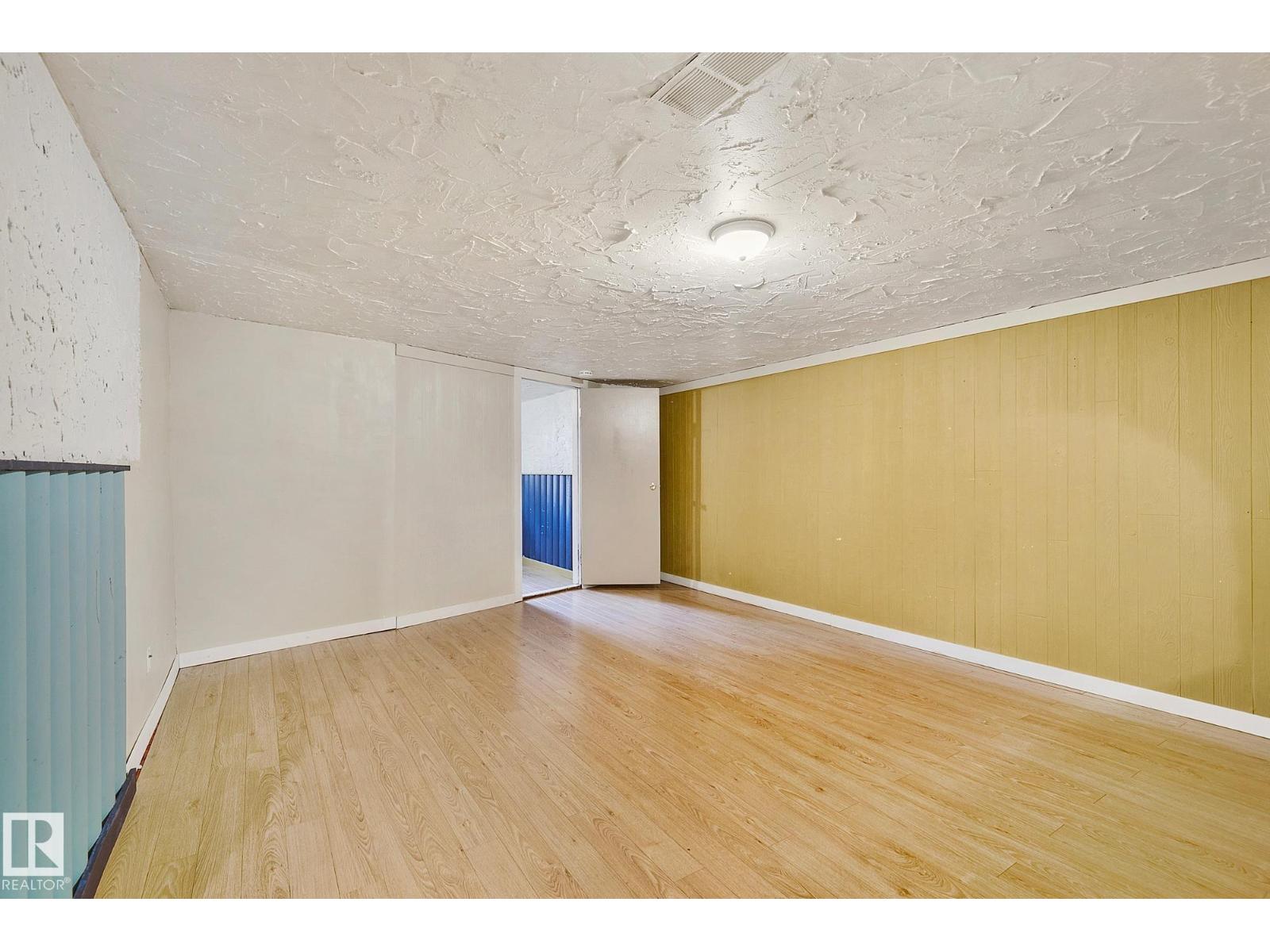 13915 102 AV NW, Edmonton