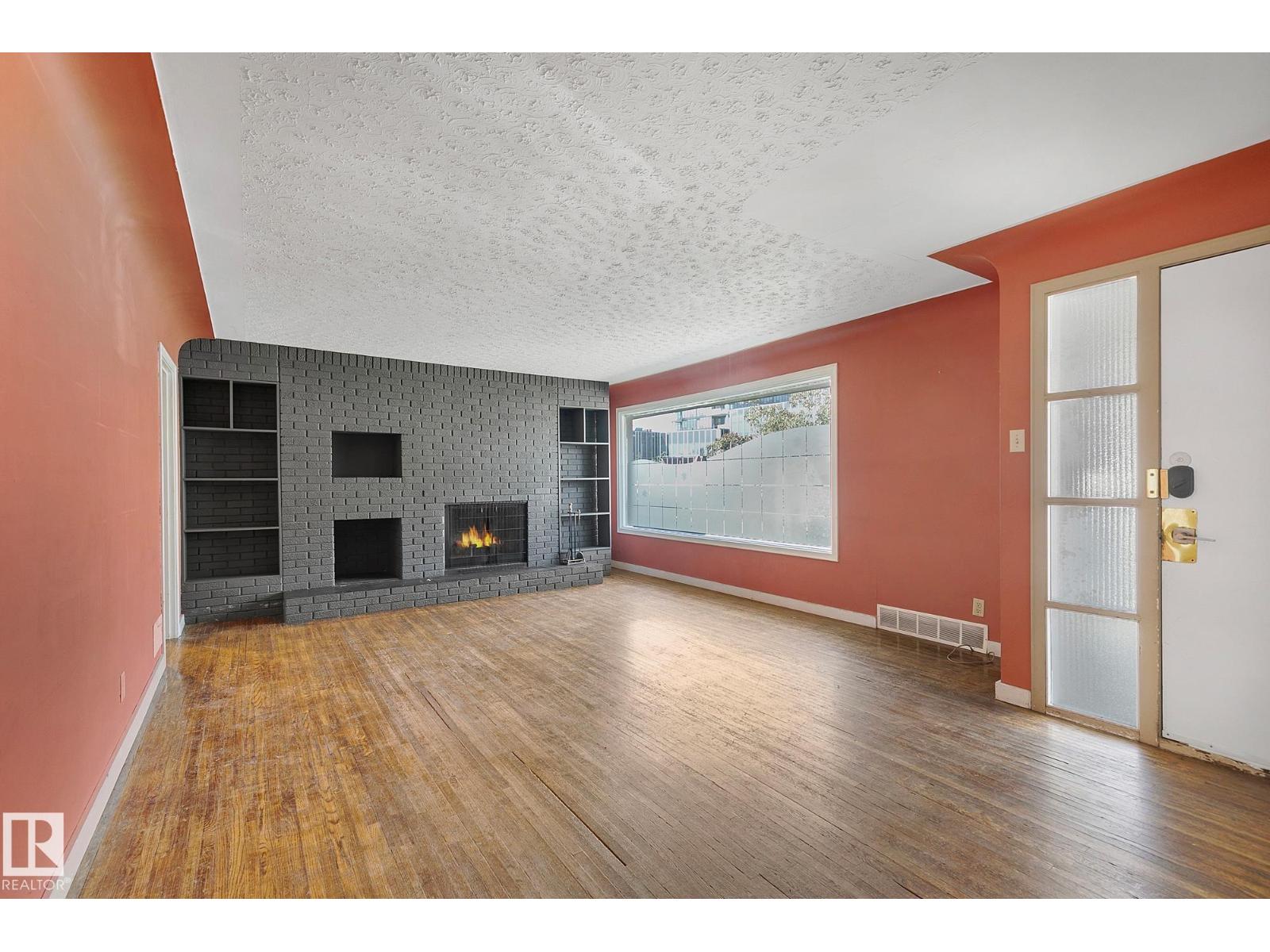 13915 102 AV NW, Edmonton