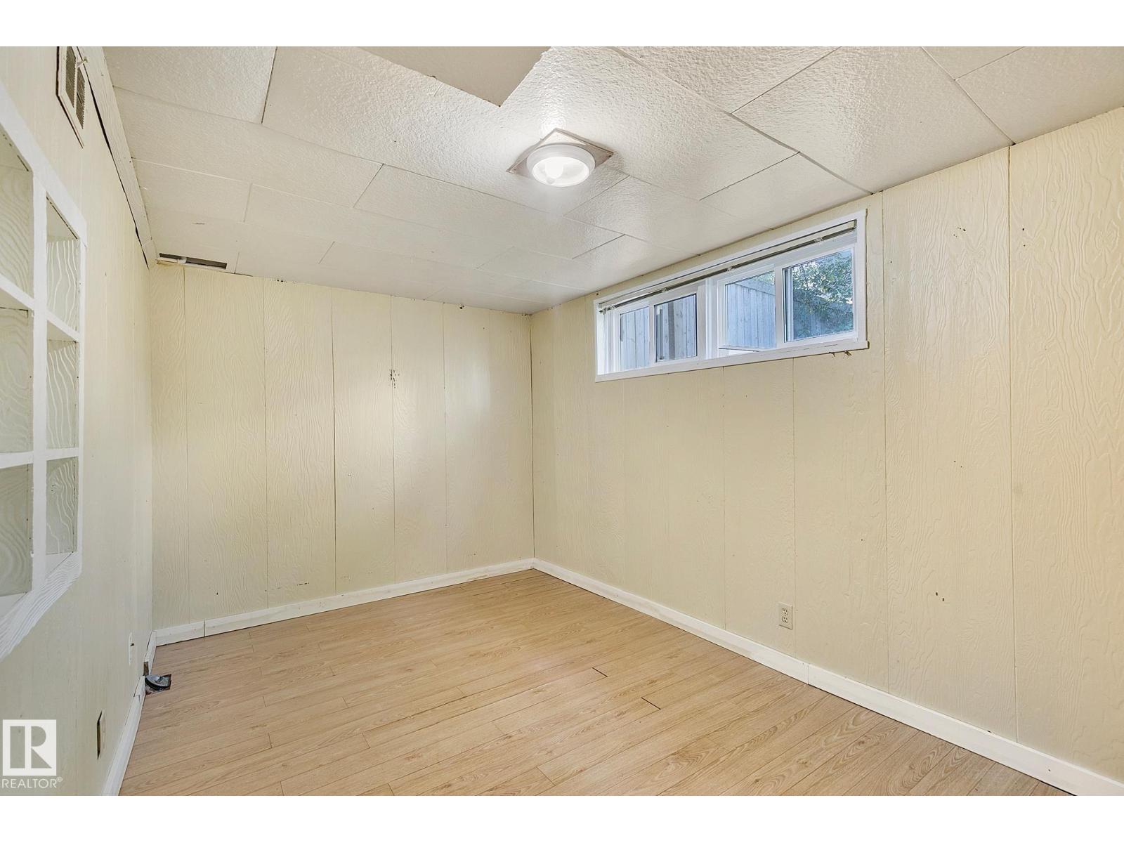 13915 102 AV NW, Edmonton