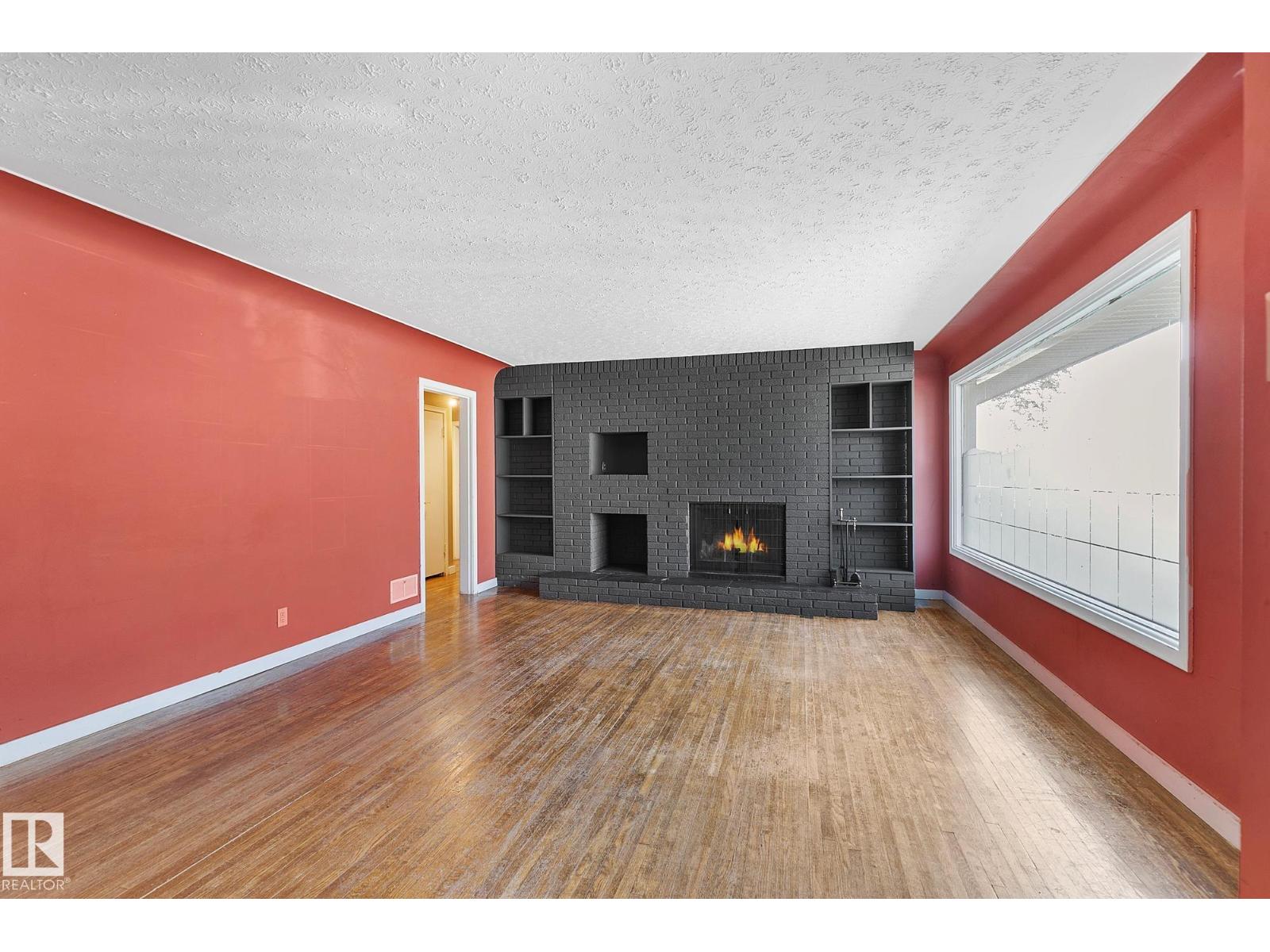 13915 102 AV NW, Edmonton