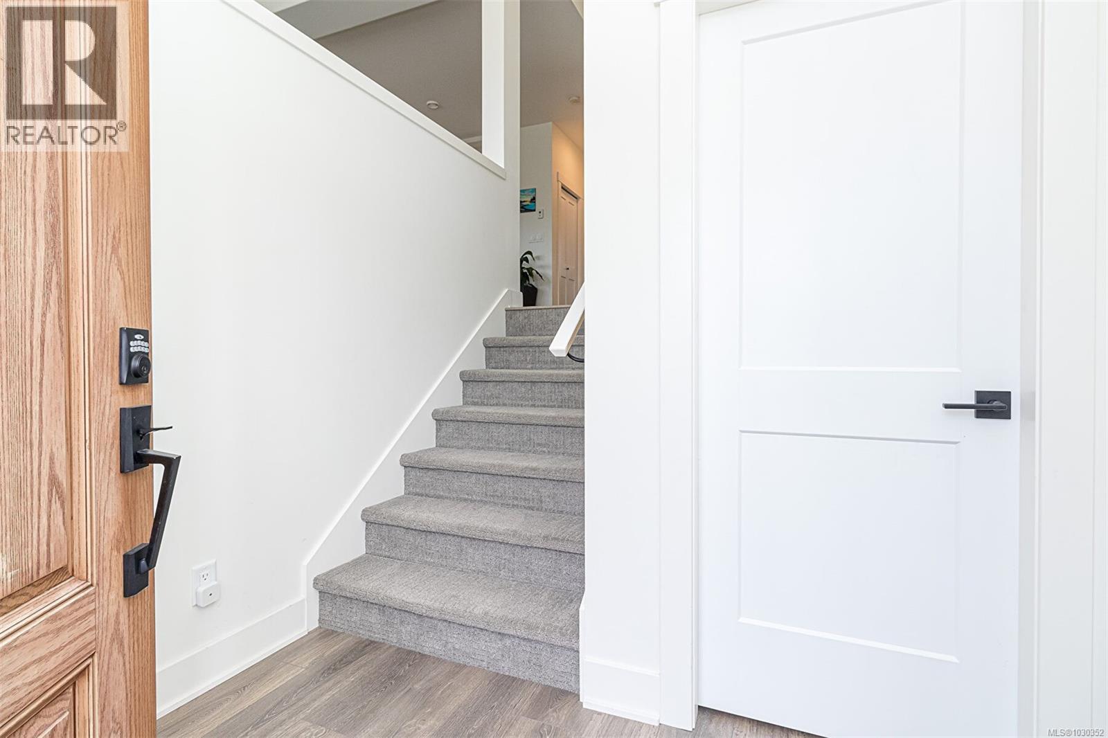 1153 SMOKEHOUSE CRES - 4