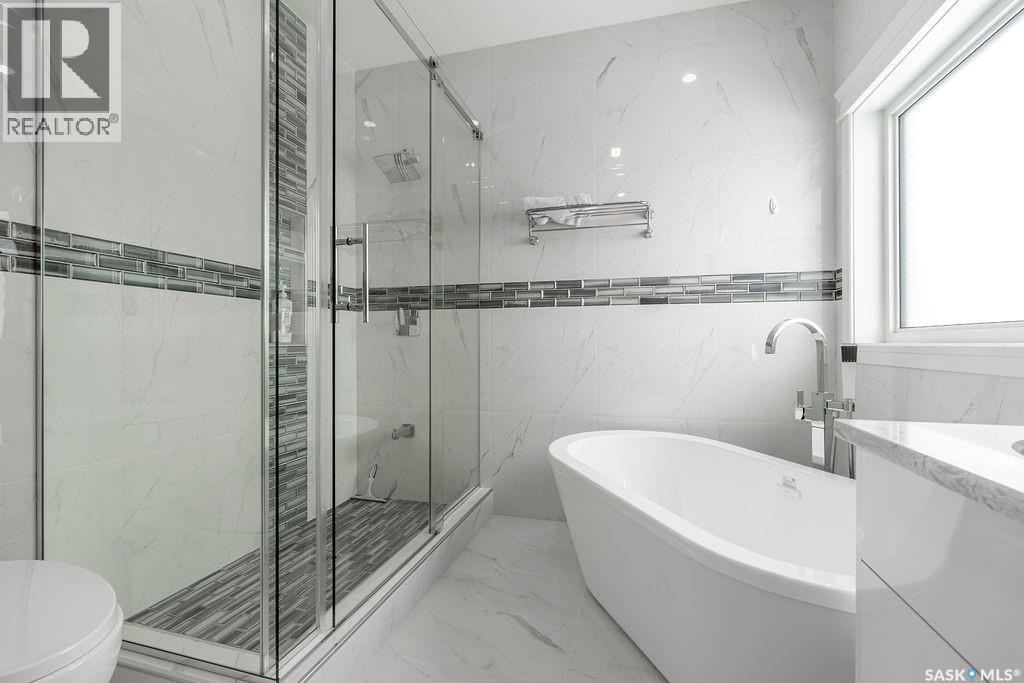 623 KENASCHUK CRESCENT - 32