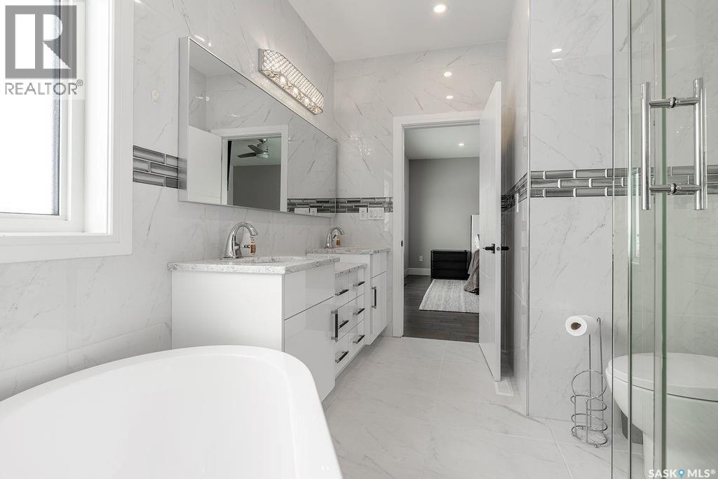 623 KENASCHUK CRESCENT - 33