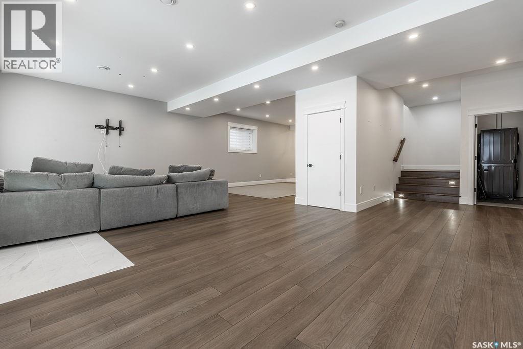 623 KENASCHUK CRESCENT - 43