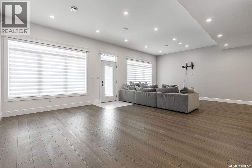 623 KENASCHUK CRESCENT - 44