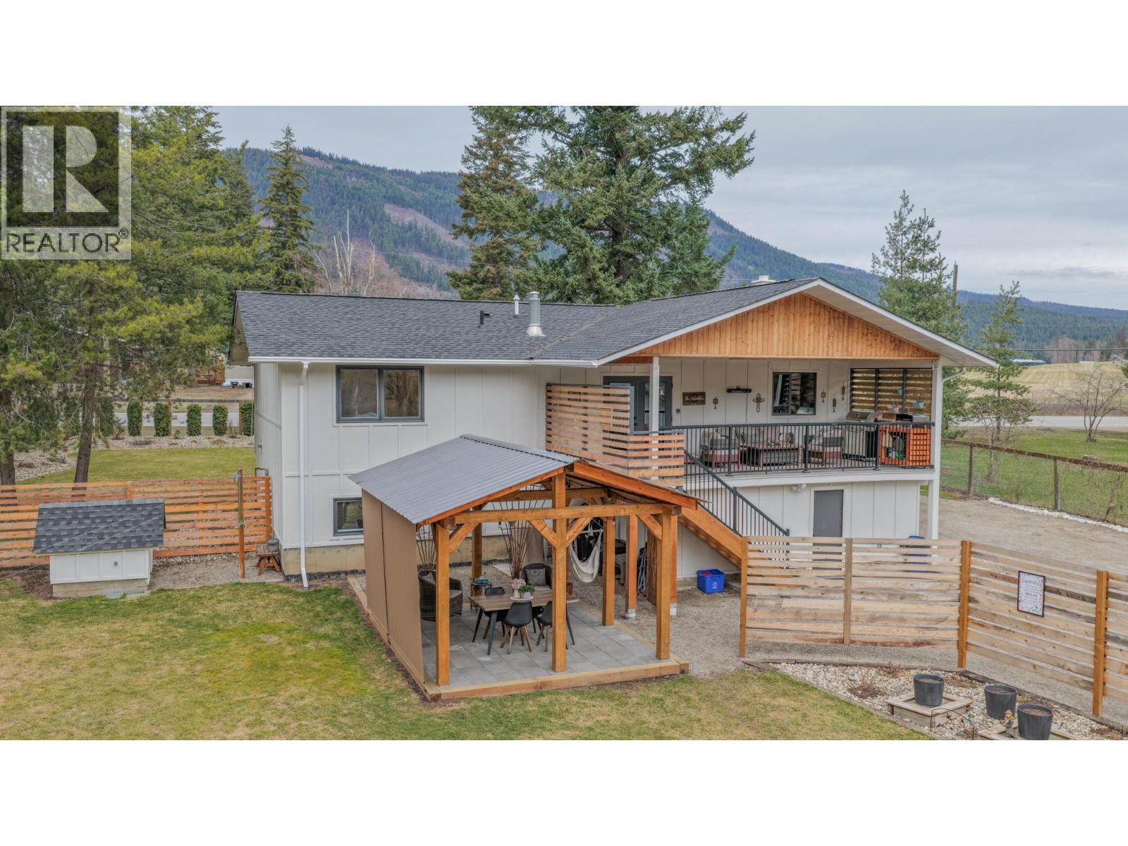 303 Lumby Mabel Lake Road - 33