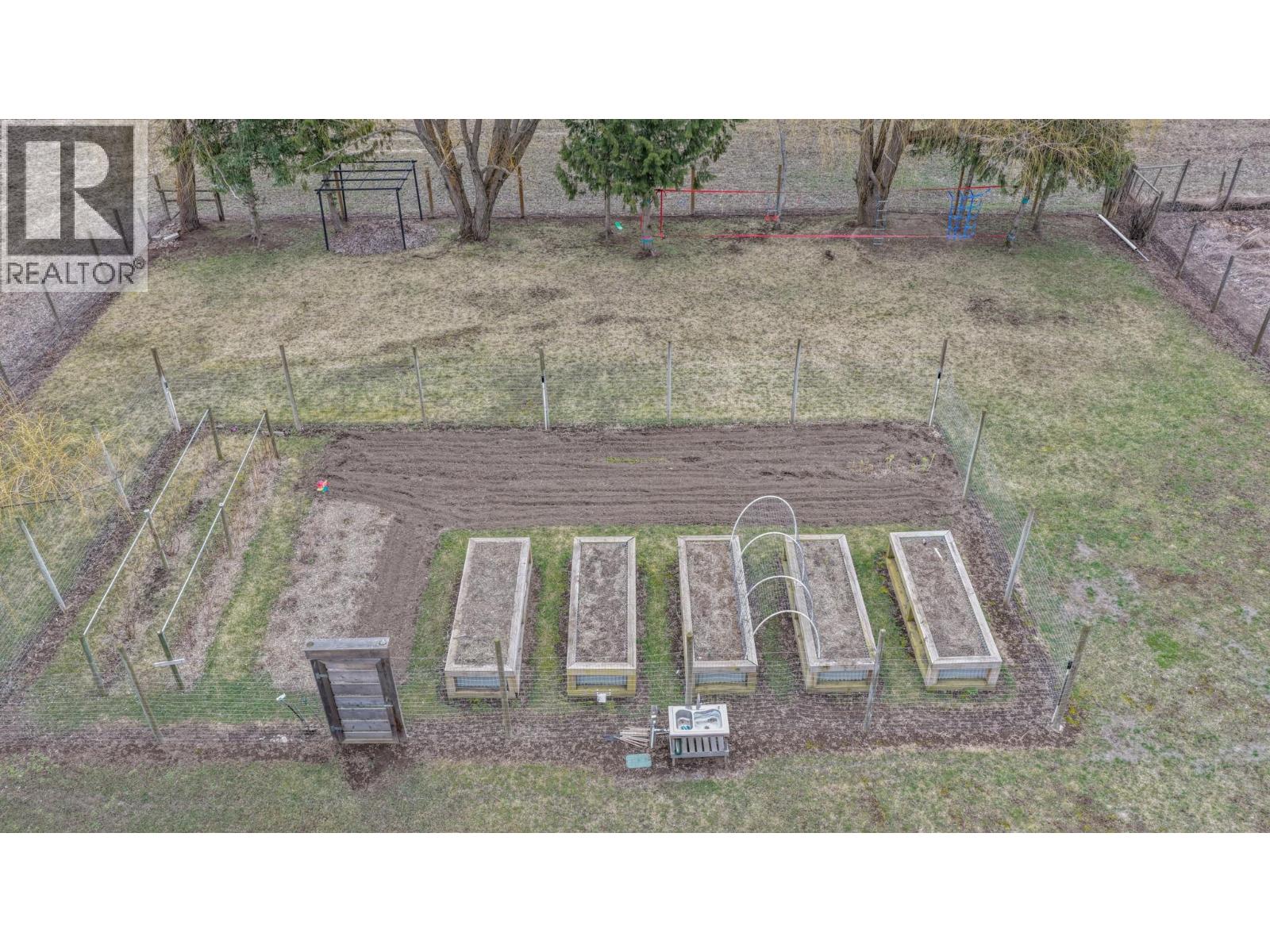 303 Lumby Mabel Lake Road - 44