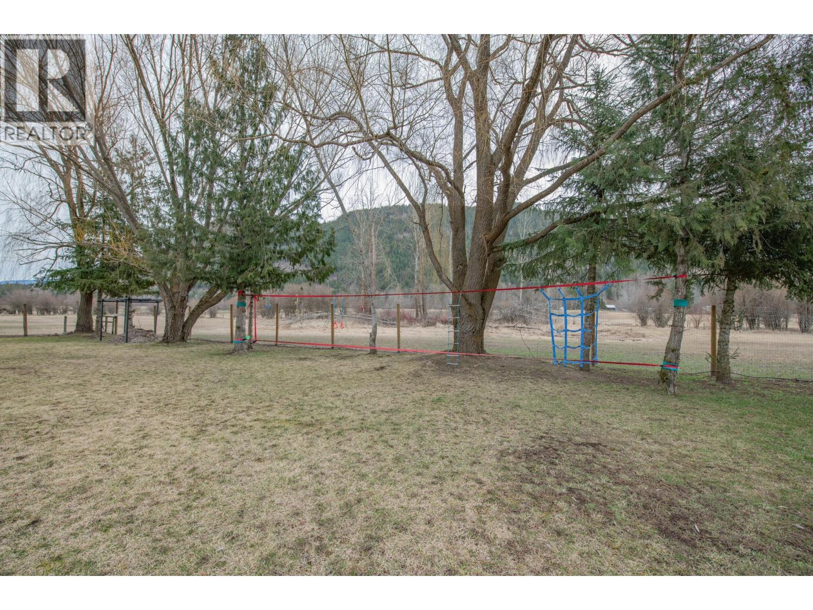 303 Lumby Mabel Lake Road - 46