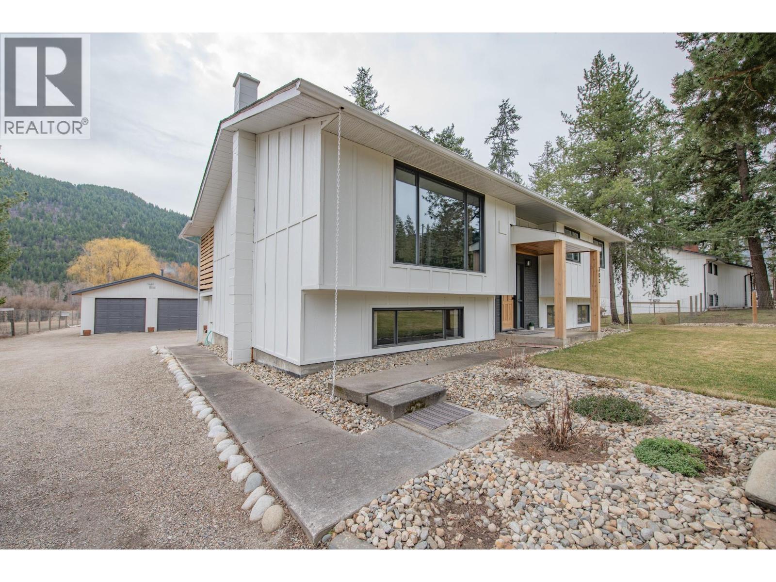 303 Lumby Mabel Lake Road - 54