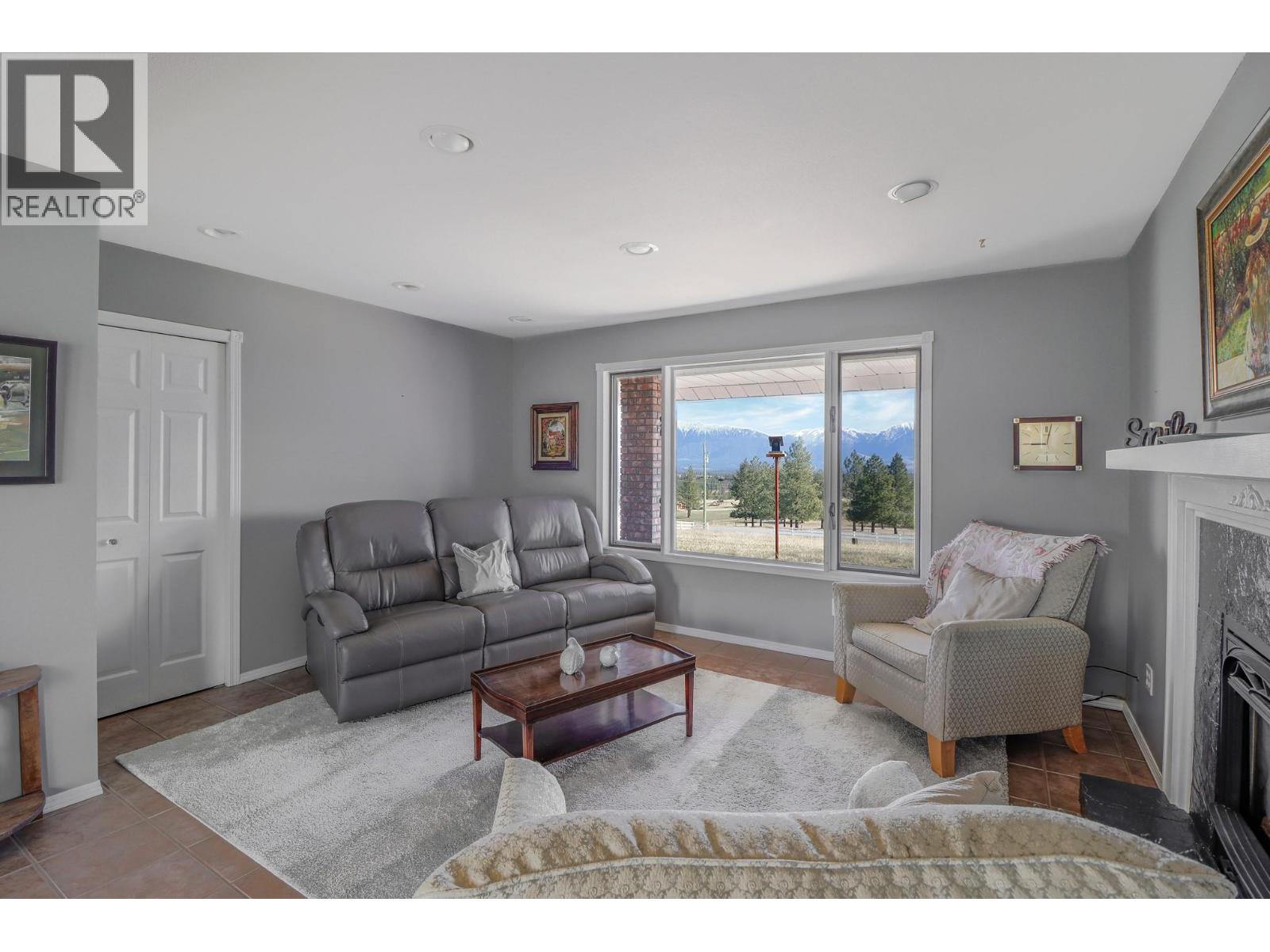  9617 CLEARVIEW Road, Cranbrook