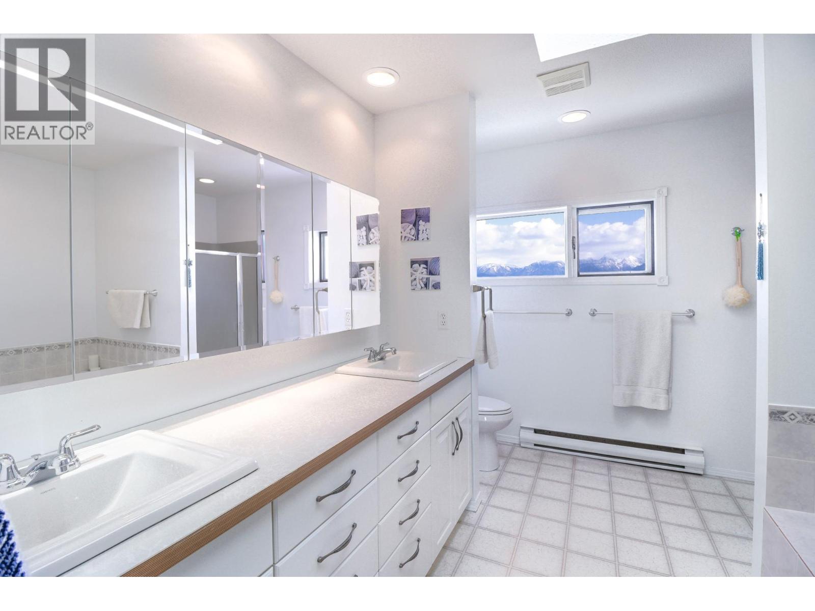  9617 CLEARVIEW Road, Cranbrook