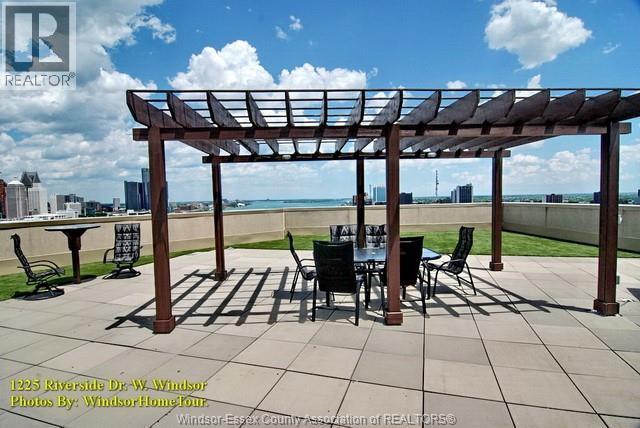 #404 1225 RIVERSIDE DRIVE - 33
