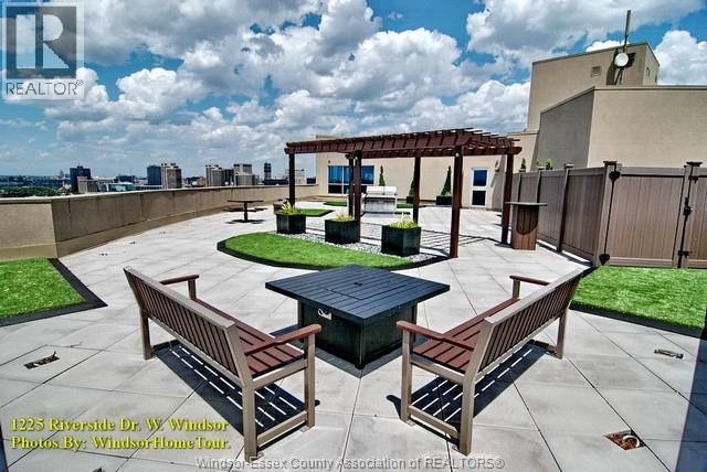 #404 1225 RIVERSIDE DRIVE - 32