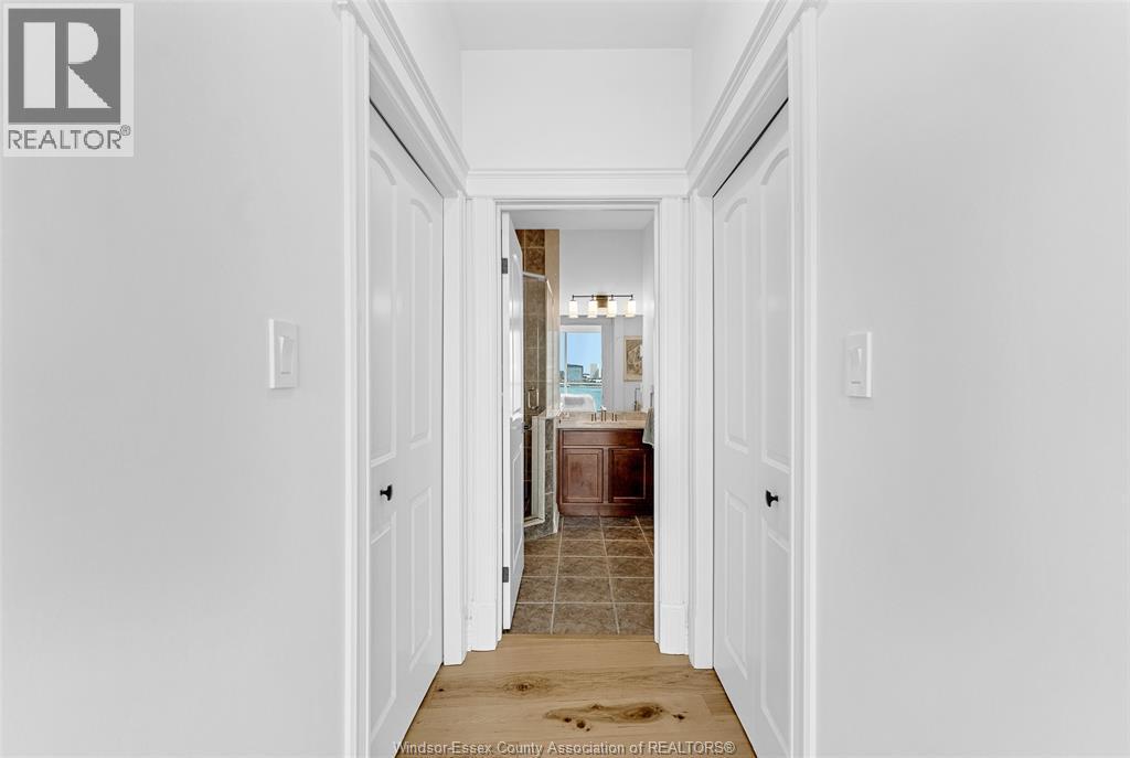 #404 1225 RIVERSIDE DRIVE - 25