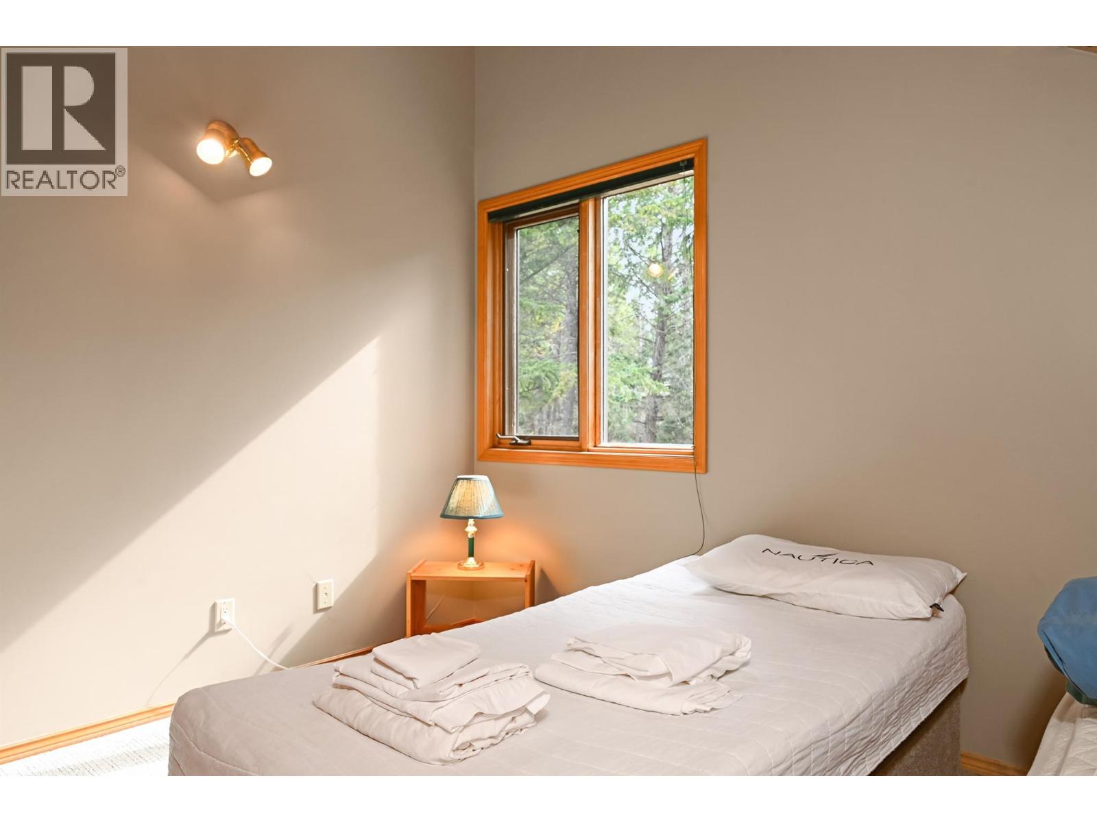  4856 Ridge Crescent, Windermere