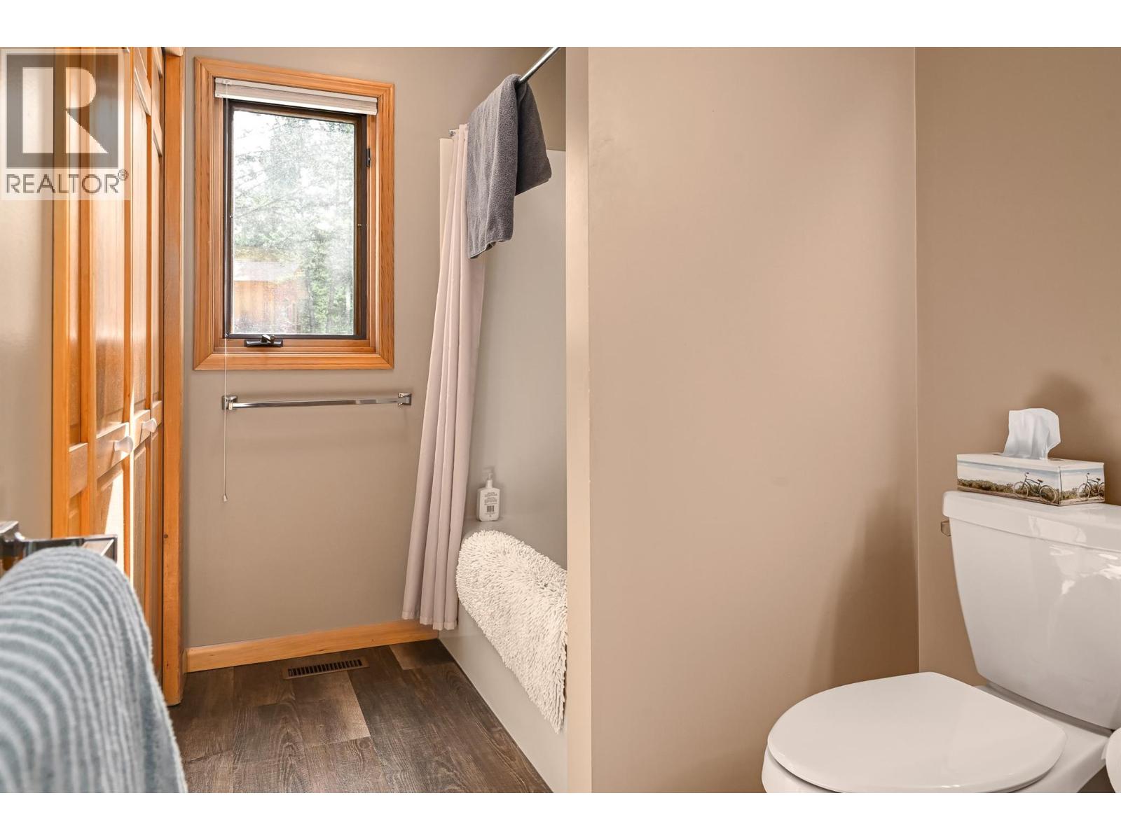  4856 Ridge Crescent, Windermere