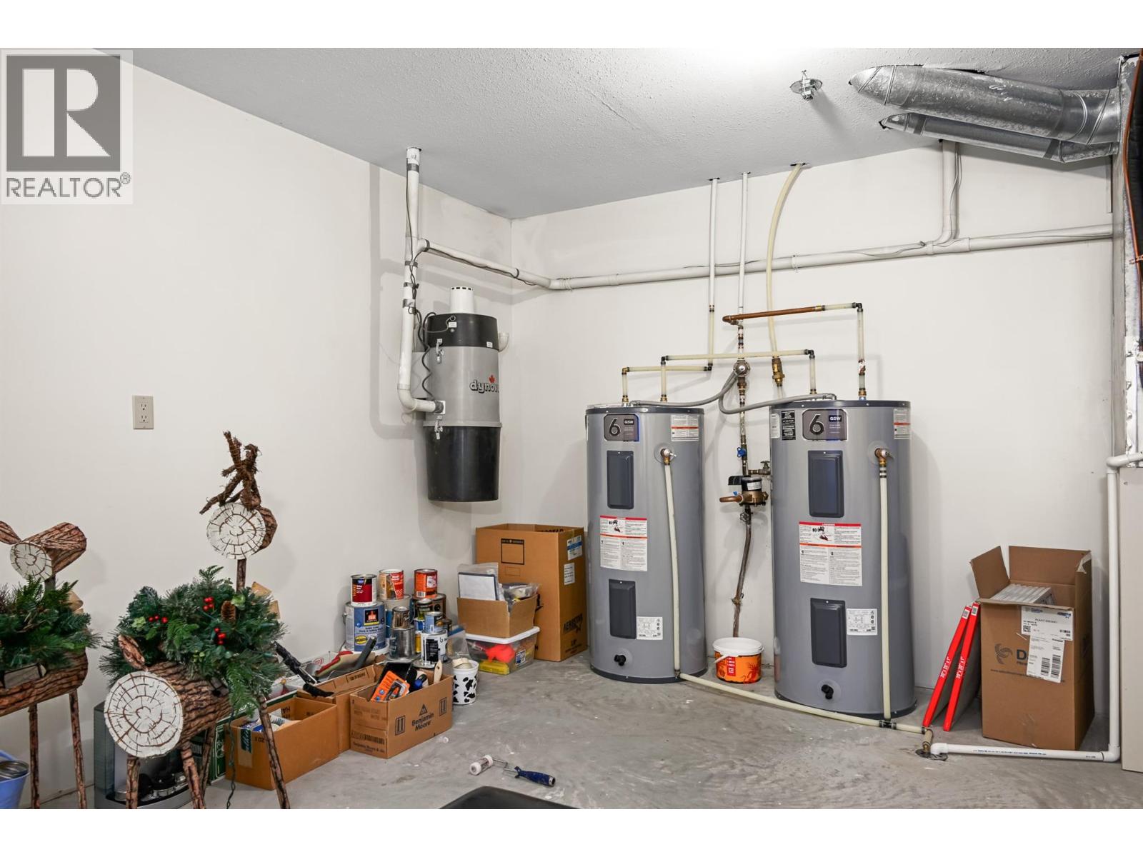  4856 Ridge Crescent, Windermere