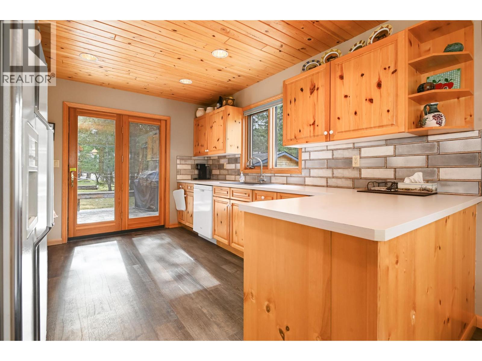  4856 Ridge Crescent, Windermere