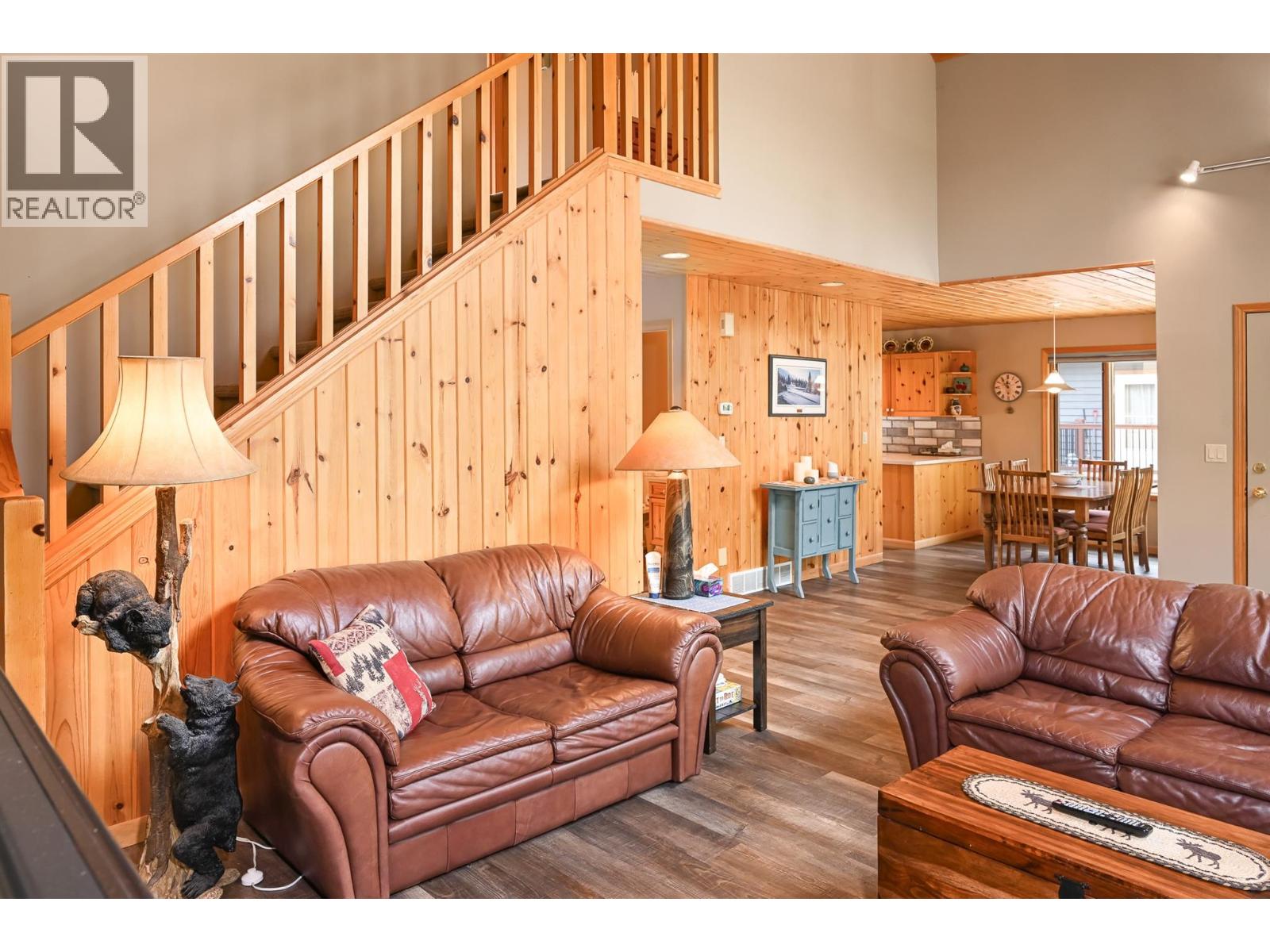  4856 Ridge Crescent, Windermere